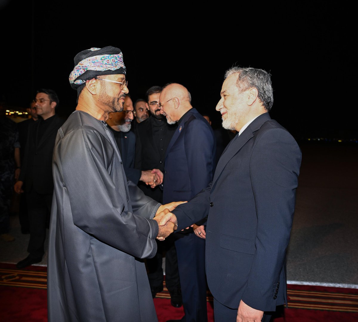 صورة تظهر جانب من وصول معالي الضيف .