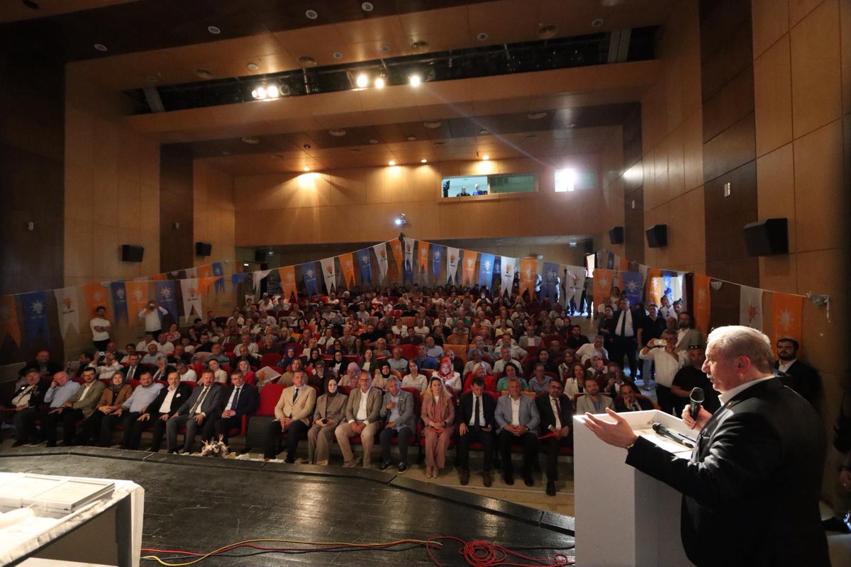 MustafaSentop's tweet photo. AK Parti Tekirdağ İl Danışma Meclisi Toplantısı’nda, Şarköy’de, teşkilatımızın değerli mensuplarıyla bir araya geldik.

Ülkemize ve şehrimize hizmet yolunda azimle yürüyen tüm yol arkadaşlarımıza teşekkür ediyor, istişaremizin hayırlara vesile olmasını temenni ediyorum. https://t.co/W637imwruA