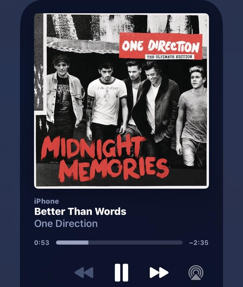 payno_foreever's tweet photo. me in public                            my earphones https://t.co/fcyRVXzwdW