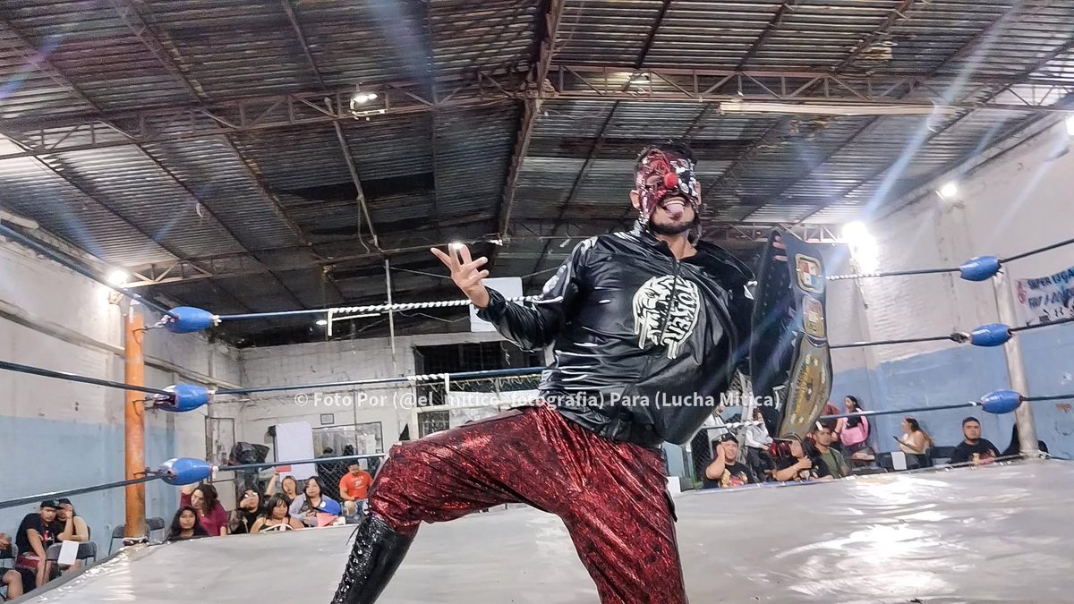 LuchaTransCDMX's tweet photo. Lucha Mano A Mano por el campeonato #ManitosProductions logra retener el título #JokerClown ante la ente maligna de #Embrujo .

Joker lanza el reto abierto a quien guste una oportunidad por su título, saliendo al quite #NivalBanks quien se ve ya con ese título en su cintura . https://t.co/LZZPPIaxjK