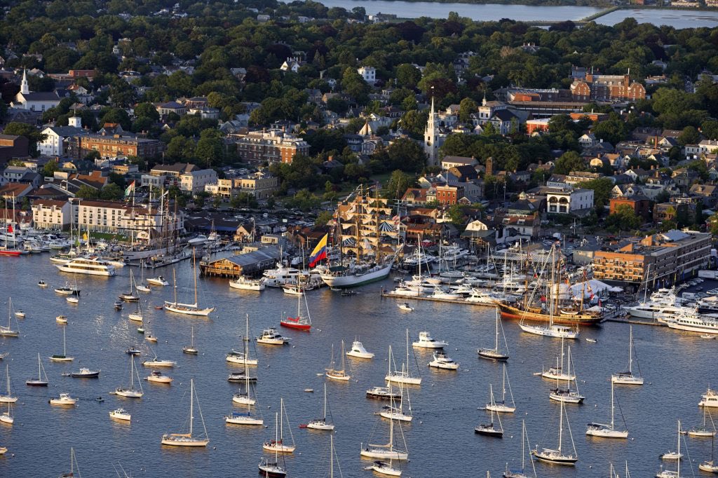 sarabethnowak's tweet photo. @FreddyLA7 Freddy you must come to Newport RI for the true New England gilded age coastal experience but also with vibrant shopping and nightlife… and obviously a lobster roll and mudslide!!!! https://t.co/bFIM6HVsXq