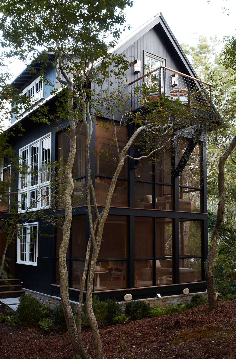 capeassociates's tweet photo. “Heaven in the Trees” lives up to its name.

Designed in collaboration with @rayboothdesign, these screened porches were built to feel fully connected to the surrounding landscape while offering the comfort, detail, and craftsmanship of a custom home. From quiet seating areas to a true sleeping porch, each space creates a refined transition between indoors and out.

Photography by Simon Upton. Featured in housebeautiful.

View our portfolio for more photos and to learn more about this special project.
https://t.co/U810nQYWE8

#CapeAssociates #CustomHomeBuilder #CustomHomes #ScreenedPorch #SleepingPorch #PorchDesign #ArchitecturalDetails #CoastalHomes #NewEnglandHomes #LuxuryHomeBuilder #HomeDesign #Craftsmanship #HouseBeautiful #RayBoothDesign #SimonUptonPhotography