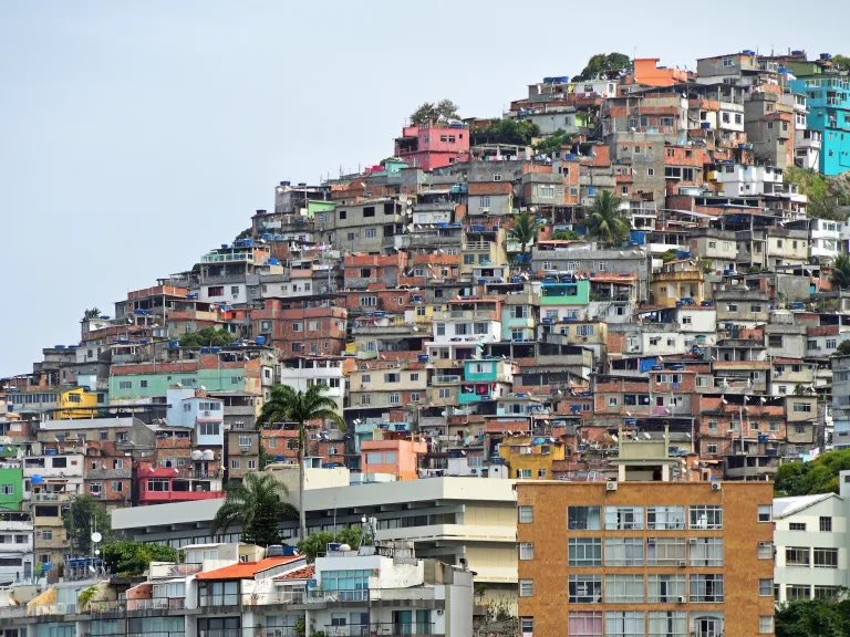 pedrorousseff's tweet photo. 🚨HISTÓRICO! Governo Lula ACABA de ANUNCIAR R$ 700 MILHÕES para urbanização de comunidades, periferias e favelas no Rio de Janeiro. 🏘️🏡

A família Bolsonaro é do RIO, e NUNCA INVESTIU 1 centavo para “melhorar” a VIDA DO POVO do Rio de Janeiro! https://t.co/so2IJCOedP
