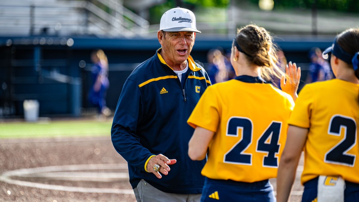 BenBobickLocal3's tweet photo. The great Frank Reed has called it a career after 25 seasons with @GoMocsSB.

His accolades are too much to list in a single post. He compiled a 824-581-1 record. A run that included 10 regular season SoCon titles &amp; 11 tournament crowns.

A legend in every sense of the word! https://t.co/w6G40ROxKi