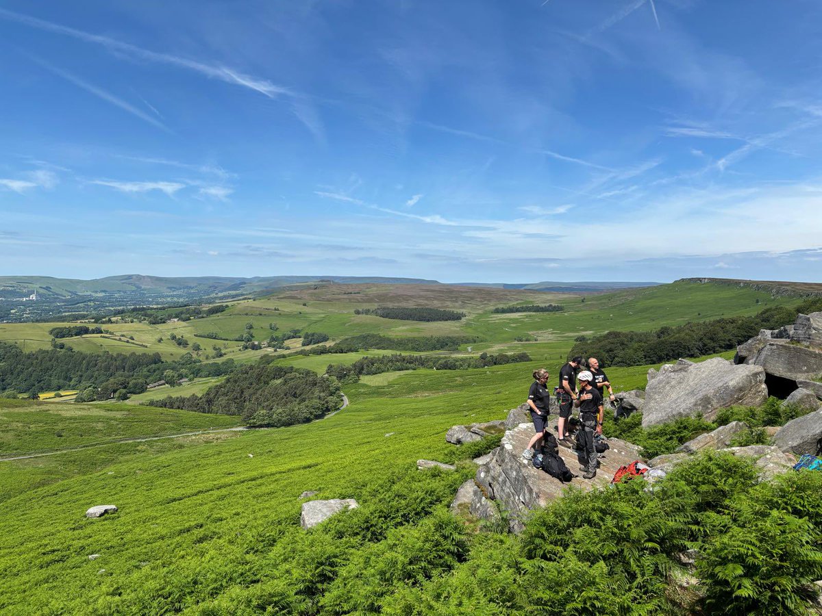 Birmingham2027's tweet photo. 🏔️ Beyond the Summit continues in the Peak District as veterans carry the #InvictusGames Flag, inspiring resilience across the UK.

Their message: the summit isn’t the challenge. It’s showing up and taking the first step every day. 

Follow the Flag: https://t.co/98i1npzQCF https://t.co/s8TRmnnpat