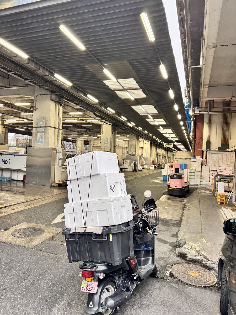 filament___'s tweet photo. 足立市場からおはようございます
曇りですね！
ちょっと日の出が見えました☀️
今日もよろしくお願いします！ https://t.co/NeOi4Uy3tS