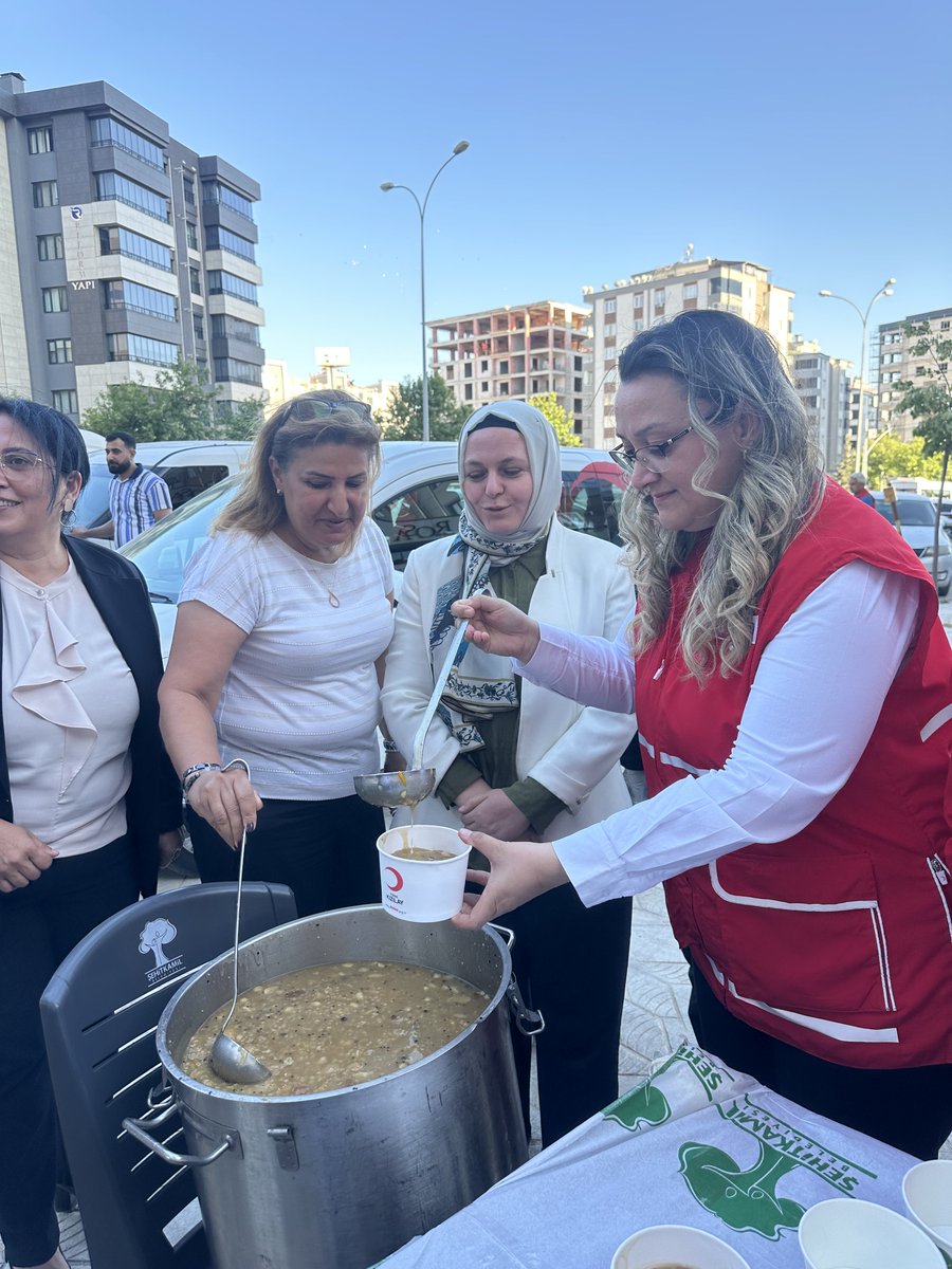 map_gaziantep's tweet photo. Gaziantep Mehir Aile Platformu olarak il temsilcimiz Sn Ayşe Tohumcu Kızılay aşure gününe katılım sagladı.@Mehir Aile Platformu @Mustafa Özdemir@Hilal Münteha Pekkendir #Huzurun Adresi Aile#Mehir Aile Platformu#Gaziantep#Aile#Aile Birligi#GüçlüAileGüçlüToplum https://t.co/tvttL2UKva