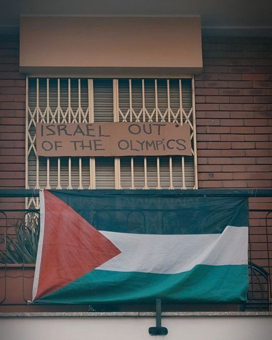 SaraReyi's tweet photo. ❝Isr*el out of the Olympics.❞  

Milano, Italy https://t.co/xbZIF5A3Gr