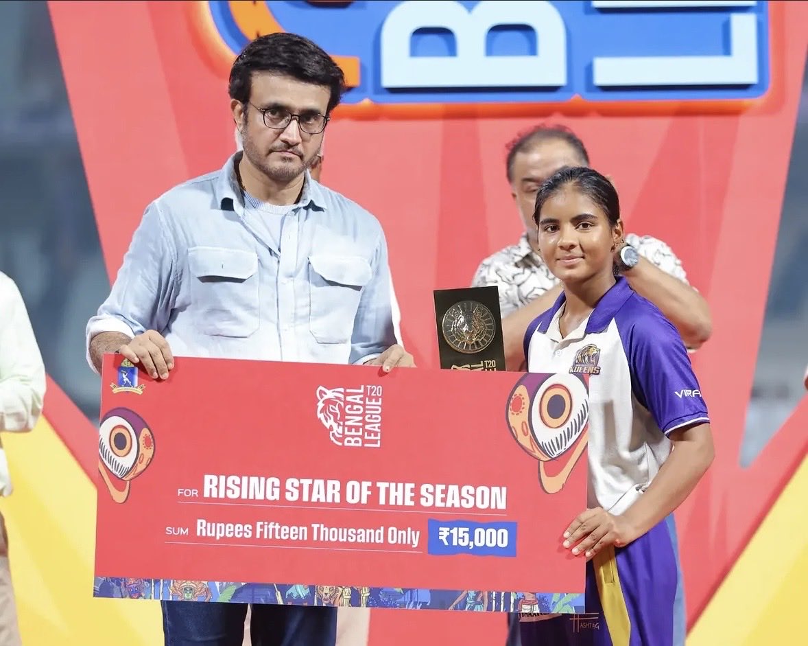 tiwarigaurav074's tweet photo. From Practice with mom’s old saree as net to getting emerging player award in @BengalPro_T20 @CabCricket @MKingsKueens https://t.co/8wrCCaqvS7
