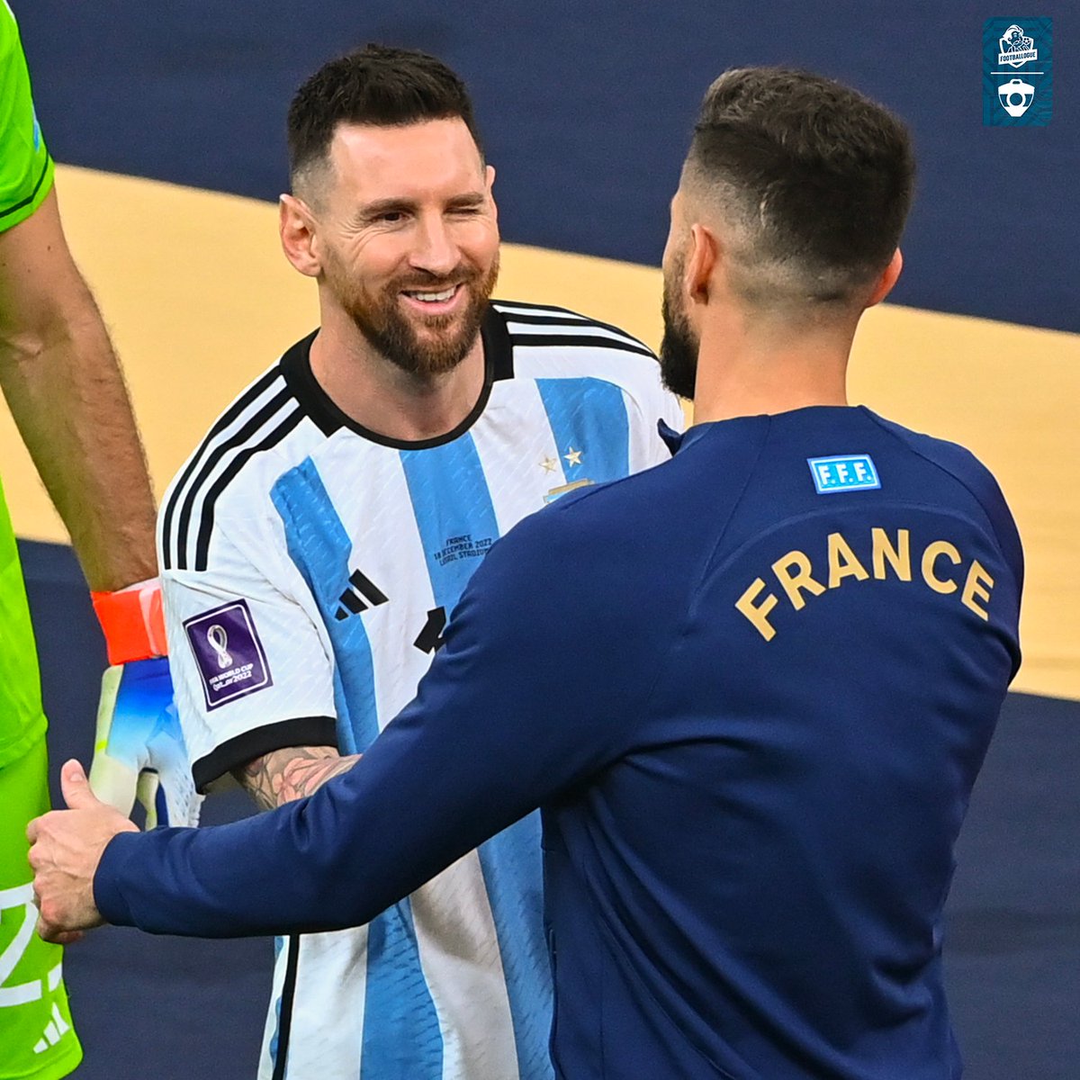 Footballogue's tweet photo. "𝗜𝗟𝗦 𝗦𝗢𝗡𝗧 𝗣𝗥𝗘̂𝗧𝗦 𝗔̀ 𝗠𝗢𝗨𝗥𝗜𝗥 𝗦𝗨𝗥 𝗟𝗘 𝗧𝗘𝗥𝗥𝗔𝗜𝗡 𝗣𝗢𝗨𝗥 𝗟𝗨𝗜 !"

Les mots d'Olivier Giroud sur le niveau actuel de Lionel Messi et l'Argentine ! 🇦🇷🐐

"𝗟𝗶𝗼𝗻𝗲𝗹 𝗠𝗲𝘀𝘀𝗶 𝗮 𝗱𝗲𝘀 𝗷𝗼𝘂𝗲𝘂𝗿𝘀 𝗾𝘂𝗶 𝗻𝗲 𝗽𝗲𝗻𝘀𝗲𝗻𝘁 𝗾𝘂'𝗮̀ 𝗹𝘂𝗶. Ils jouent pour lui et 𝗰'𝗲𝘀𝘁 𝘂𝗻 𝗶𝗺𝗺𝗲𝗻𝘀𝗲 𝗵𝗼𝗻𝗻𝗲𝘂𝗿 𝗽𝗼𝘂𝗿 𝗲𝘂𝘅 !  

Ils ont un tel respect pour lui, 𝗰'𝗲𝘀𝘁 𝘂𝗻 𝘁𝗲𝗹 𝗽𝗿𝗶𝘃𝗶𝗹𝗲̀𝗴𝗲 𝗱𝗲 𝗷𝗼𝘂𝗲𝗿 𝗮𝘃𝗲𝗰 𝗹𝘂𝗶. 

𝗜𝗹𝘀 𝘀𝗼𝗻𝘁 𝗽𝗿𝗲̂𝘁𝘀 𝗮̀ 𝗺𝗼𝘂𝗿𝗶𝗿 𝘀𝘂𝗿 𝗹𝗲 𝘁𝗲𝗿𝗿𝗮𝗶𝗻 𝗽𝗼𝘂𝗿 𝗹𝘂𝗶 𝗲𝘁 𝗮̀ 𝘁𝗼𝘂𝘁 𝗱𝗼𝗻𝗻𝗲𝗿 𝗽𝗼𝘂𝗿 𝗿𝗲𝗺𝗽𝗼𝗿𝘁𝗲𝗿 𝘂𝗻𝗲 𝗱𝗲𝘂𝘅𝗶𝗲̀𝗺𝗲 𝗖𝗼𝘂𝗽𝗲 𝗱𝘂 𝗺𝗼𝗻𝗱𝗲 𝗰𝗼𝗻𝘀𝗲́𝗰𝘂𝘁𝗶𝘃𝗲.

Il est plus décisif que jamais. 𝗟𝗶𝗼𝗻𝗲𝗹 𝗠𝗲𝘀𝘀𝗶 𝘀'𝗮𝗺𝗲́𝗹𝗶𝗼𝗿𝗲 𝗮𝘃𝗲𝗰 𝗹'𝗮̂𝗴𝗲. Cinq buts pour l'Argentine en deux matchs, le seul buteur. Il est toujours au bon endroit au bon moment.

(@BBCSport)