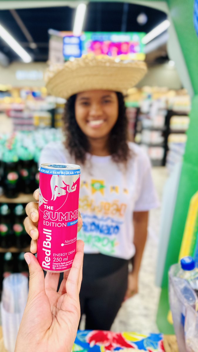 Hiperideal_'s tweet photo. maratona junina não se vence só com forró e licor… tem que ter Red Bull pra segurar o arrasta-pé até o último xote https://t.co/G0nPb1EG0V