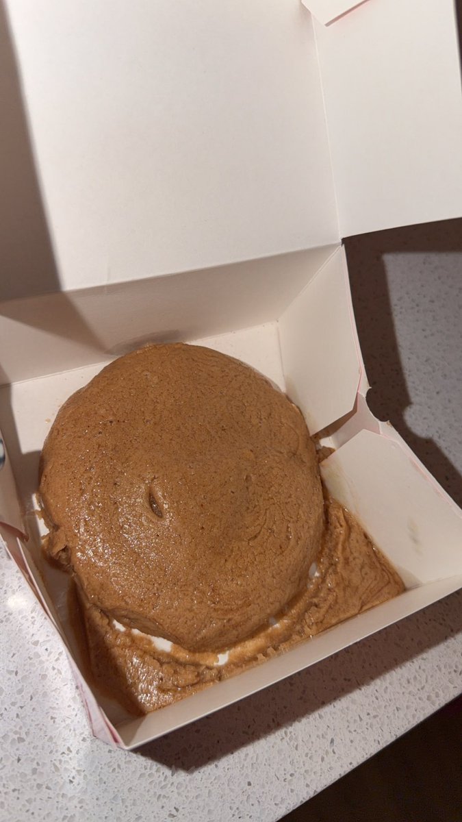 _KatelynRosee's tweet photo. @crumbl wtf is this? I ordered a churro cookie lol https://t.co/jRH2abhkET