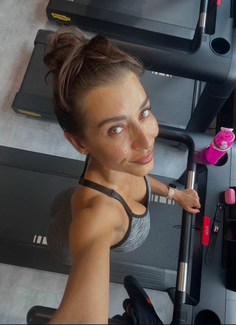 estephania25331's tweet photo. 1,2,3,4, ➡️SWIPE for more pics🏋️‍♀️ Gym
Edition🥵💧
• Which one is your favorite photo? https://t.co/h27tyCVC2n
