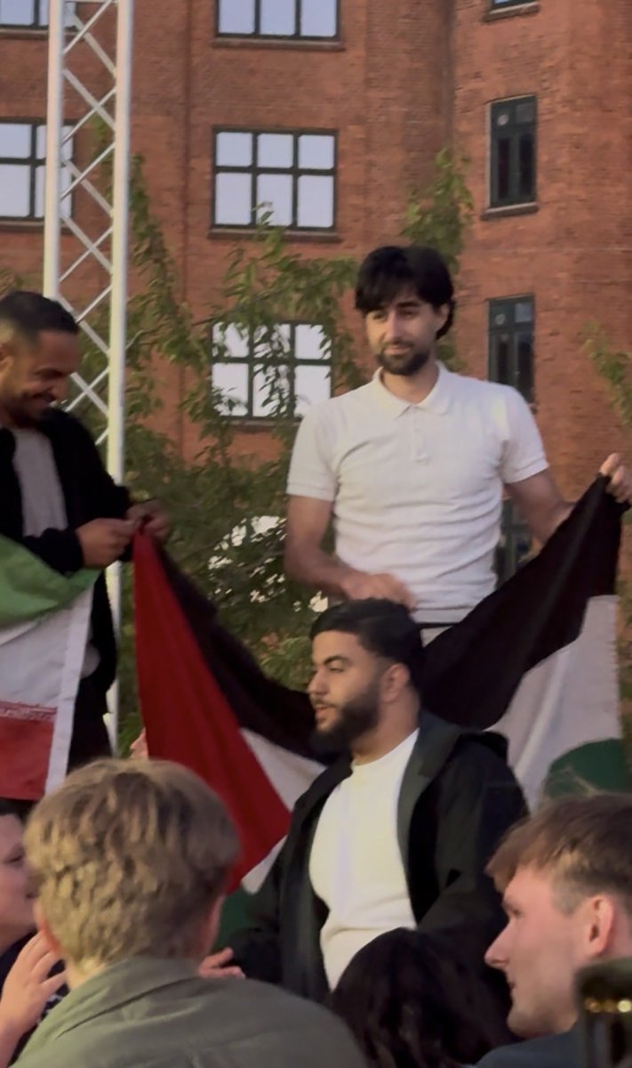 Rez_AmongUs's tweet photo. These individuals were actively instigating violence and issuing threats against Persians. They should be thoroughly investigated
@KobenhavnPoliti https://t.co/8QxvXKwk4p