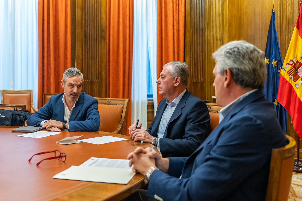 jlsanzalcalde's tweet photo. Exijo el cierre del anillo de Cercanías, la SE-40, la ampliación de Santa Justa y la conexión con el aeropuerto. 

No voy a parar hasta lograr para Sevilla las infraestructuras de primera que merece. #Sevilla https://t.co/b82m13pHFN