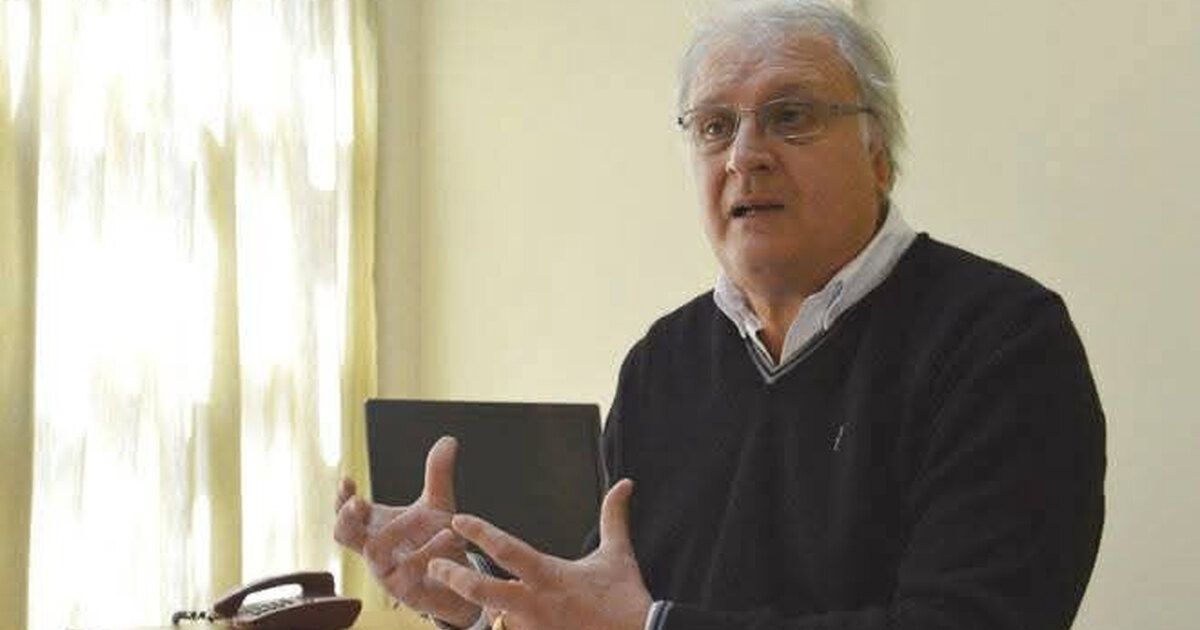 MatiasStevanato's tweet photo. Con profundo pesar despedimos a Vicente “Chicho” Russo, histórico dirigente del peronismo mendocino y tres veces intendente de San Rafael.

Su compromiso con su comunidad y su trayectoria de servicio público dejan una huella imborrable en nuestra provincia.

Acompañamos a su familia y seres queridos en este difícil momento. Que descanse en paz.