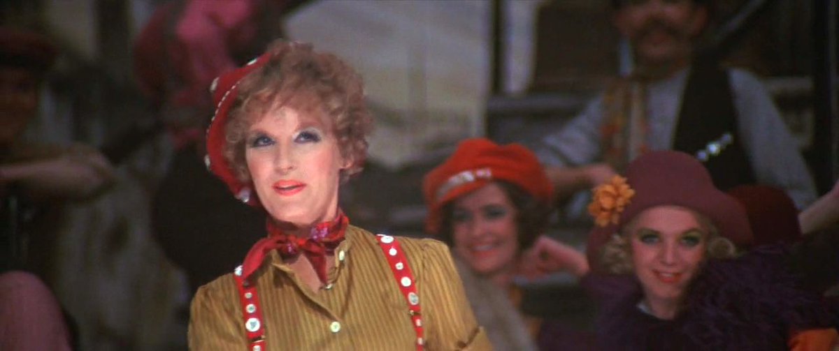 josecal61324860's tweet photo. ...sis mas profundo
Lo mejor sin duda son sus protagonistas:#PeterOtoole nació para interpretar a Chips,frío y estirado por fuera,pero tierno y bondadoso por dentro;#PetulaClark no era una gran actriz,pero aquí resulta simpática y encantadora.
#HerbertRoss debutaba en la dir... https://t.co/s6siUE0z72