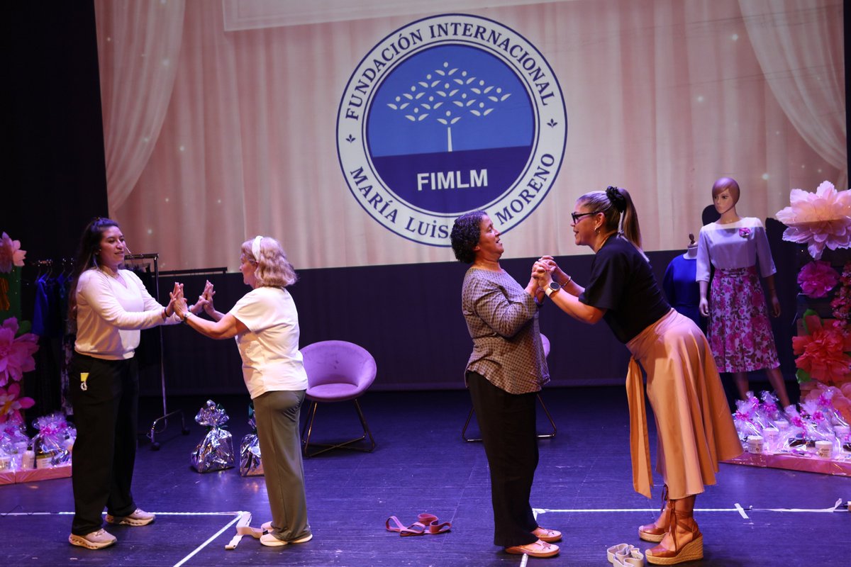 FIMLM's tweet photo. 🇪🇸 Más de 300 mujeres de la localidad de Leganés, en #Madrid, disfrutaron de una tarde que contó con asesoramiento en estilo y moda, cuidados personales  así como un ambiente amenizado con mariachis y rifas que hicieron vibrar al lugar de la emoción 🤩
🔗https://t.co/aPDMOv9G55 https://t.co/E9MqArwVcn