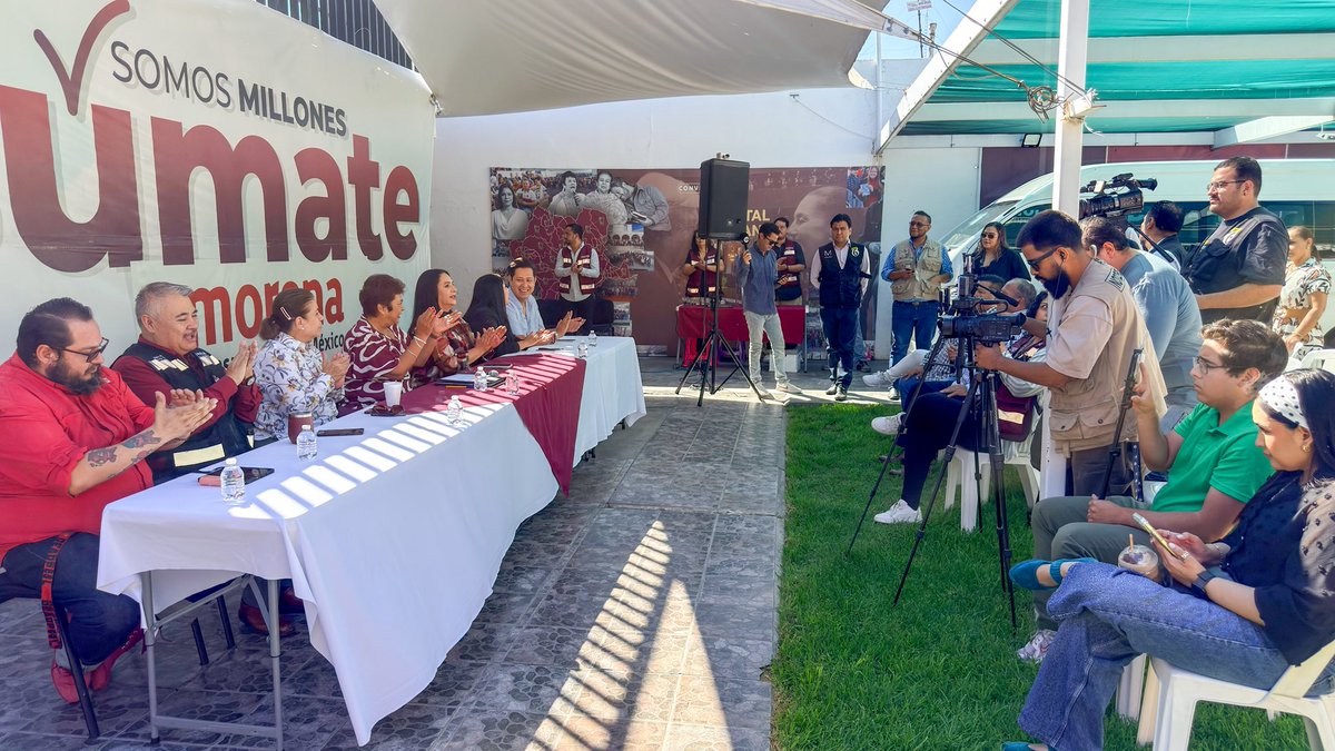 GarciaGaray_L's tweet photo. Desde el CEE de @DurangoMorena , y en compañía de nuestra senadora @Maguevalmtz y la diputada @MarthaOliviaMx , encabezamos una rueda de prensa para respaldar la convocatoria unificada nacional rumbo al 2027.
De la mano con el @PTnacionalMX y el @partidoverdemex , se definen las 17 coordinaciones estatales en defensa de la transformación mediante el único método democrático, la consulta directa al pueblo a través de encuestas que se realizarán tras el mundial en julio.
En este movimiento las cosas ya cambiaron, cero espectaculares, cero dispendio de recursos y paridad de género garantizada.
Durango es observador en este proceso, y nuestras estructuras se mantienen activas en el territorio, trabajando casa por casa con la gente.