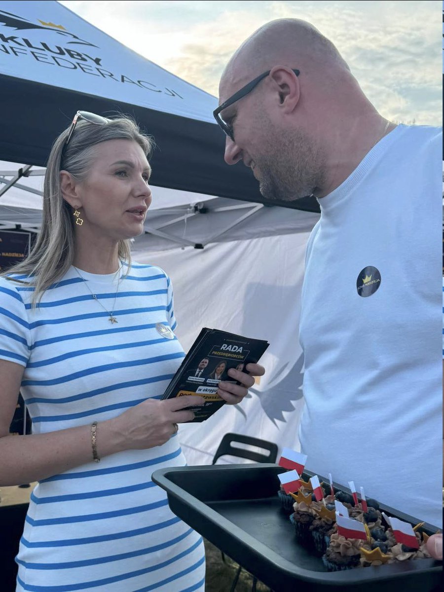 JD_poker's tweet photo. W ostatni weekend nasz legionowski oddział @Nowa_Nadzieja_ @KONFEDERACJA_ wziął udział w dwudniowym  festynie Wieliszewskie Wianki. Razem z @anna_swiergocka dziękujemy gorąco wszystkim, którzy przyszli z nami porozmawiać, wyrazić swoje poparcie, okazać sympatię czy poprzeć nasze argumenty i postulaty. Było nam bardzo miło, że tyle osób  chciało się z nami poznać i zamienić kilka słów! Nasz Oddział Legionowo już teraz rozpoczyna przygotowania do kolejnych kilku wakacyjnych imprez plenerowych, na których będzie się można z nami spotkać i porozmawiać 😎