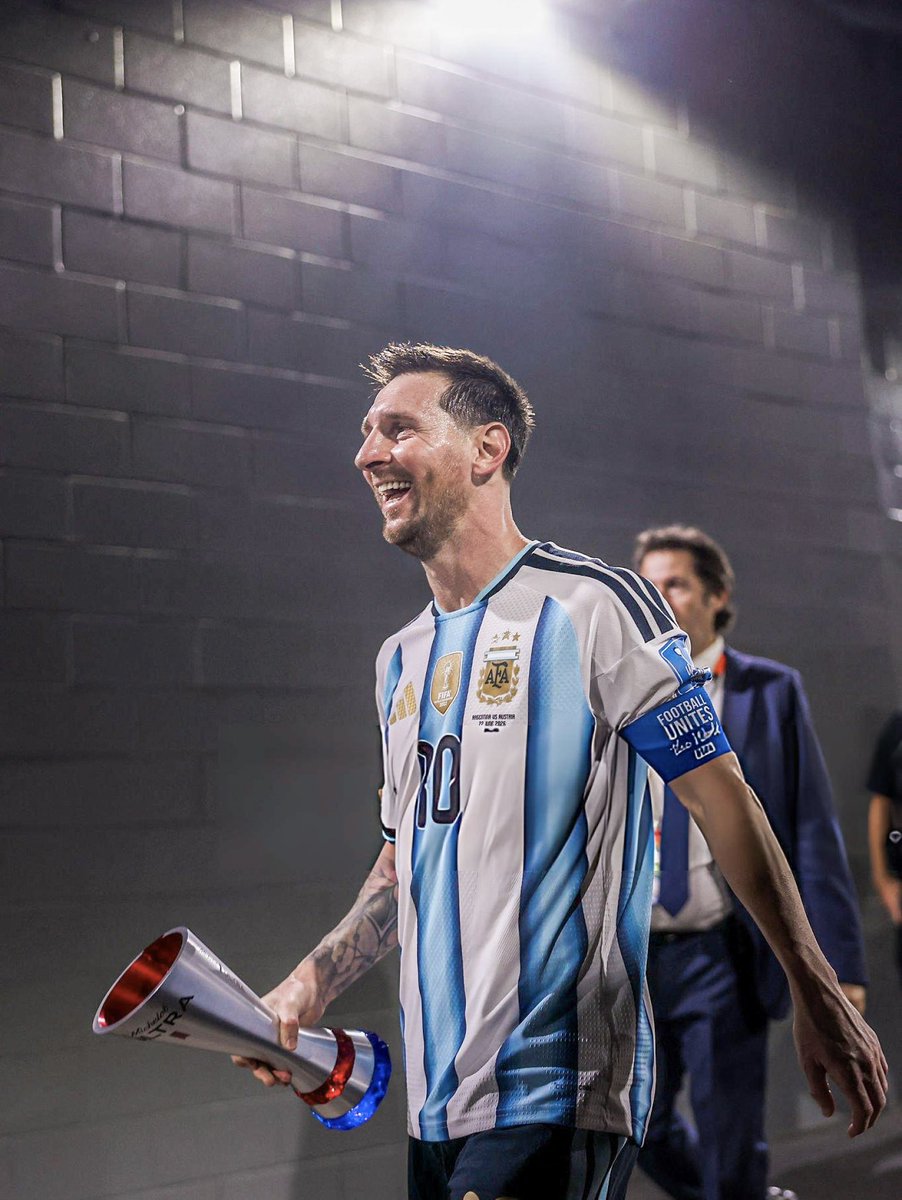 sudanalytics_'s tweet photo. Así se fue Lionel Messi. 🚬 https://t.co/ghQjVdChhu