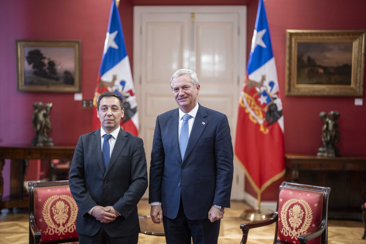 defensorianinez's tweet photo. Hoy, el Defensor de la Niñez, Anuar Quesille, sostuvo una reunión con el Presidente J.A. Kast  @joseantoniokast para abordar la situación de los niños y niñas haitianos en el país. https://t.co/SRLwlBG2S8