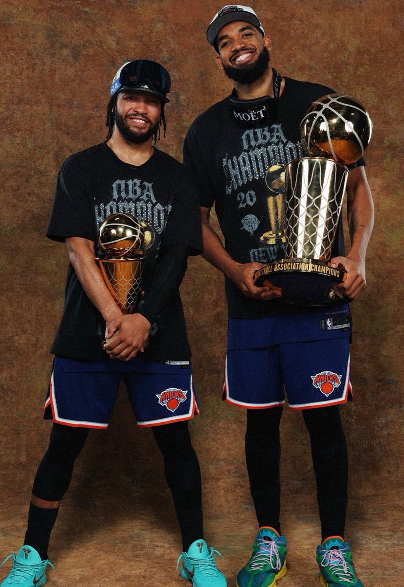 FinaleGee's tweet photo. @fifacentel @Dschmizz4545 @JasonDantona Does the Pacers have one of these? If not, you need to go sit in the corner with your dunce hat on. We don't entertain Larryless peasants. https://t.co/XYR4YPBp4l