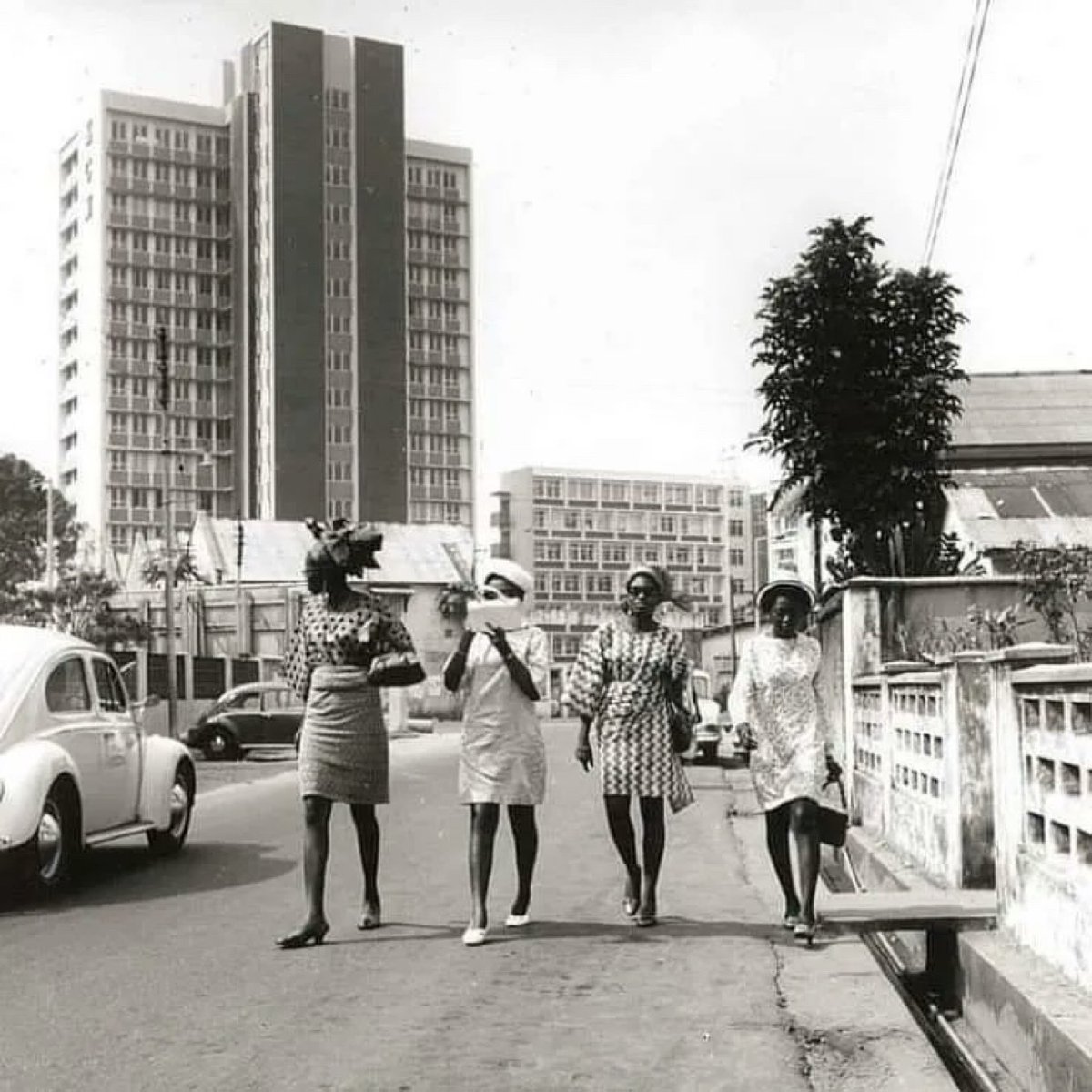 omachris55's tweet photo. Beautiful Lagos big girls taking a stroll in Ikoyi, Lagos, Nigeria 🇳🇬 1970s. https://t.co/ukV1v80aeF