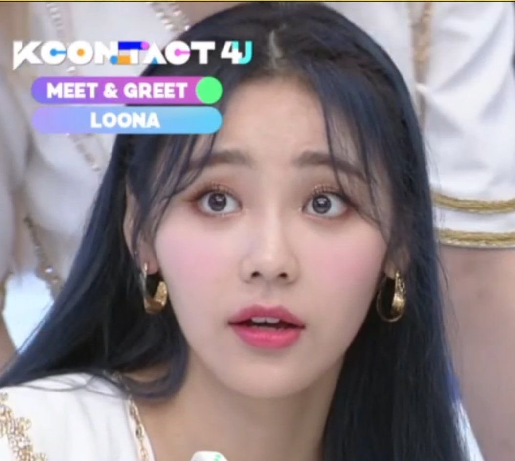 kimlipilled's tweet photo. jinsoul doesn’t need that idol eyebrow tiktok trend she has them natural https://t.co/vm6H58Zbwi