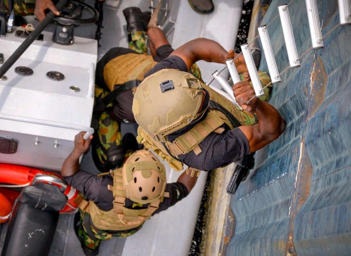 USSOCAF's tweet photo. 🇳🇬🇺🇸 @NigerianNavy SBS and @3rdSFGroup strengthened #VBSS skills during a recent #JCET. Training alongside trusted partners enhances readiness and supports a safer, more secure maritime domain. @USAfricaCommand @USinNigeria #VBSS #Partnerships @USAfricaCommand @USinNigeria https://t.co/Ux8SOg9KJl