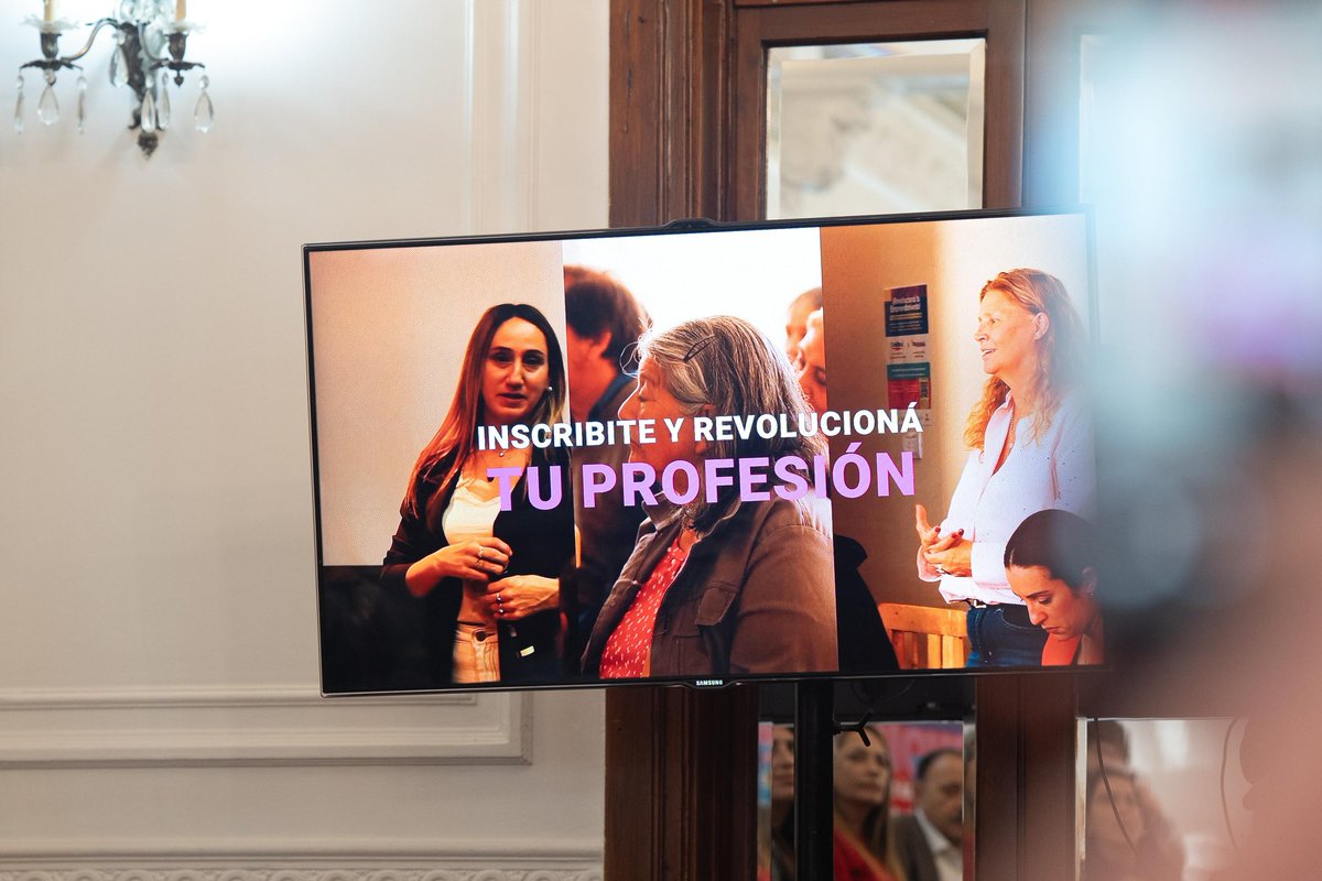 LSabattini's tweet photo. ¡Se lanzó #RevolucionáTuProfesión!  Junto a @GabyPedrali, @mintrabajo_lr, @Fogaplar @CFI_Argentina,  
Un programa único para jóvenes profesionales e independientes.
​Capacitación + Financiamiento y  ¡arrancás!
​Tenés tiempo hasta el 30/06.
¡inscribite!
https://t.co/eqzXPfa9zk https://t.co/JCNaDh3Cgw