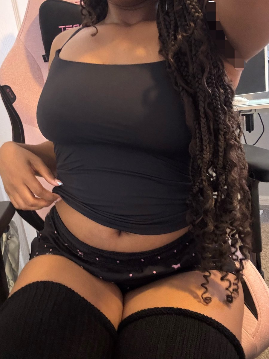 sendtokia's tweet photo. you can’t help but go into more debt for my perfect body~  open more credit cards duh! get another loan, ask for extra hours, go into the negatives!!  i don’t care 😵‍💫😵‍💫. i deserve it all, im your priority ♡ https://t.co/r64xfliius