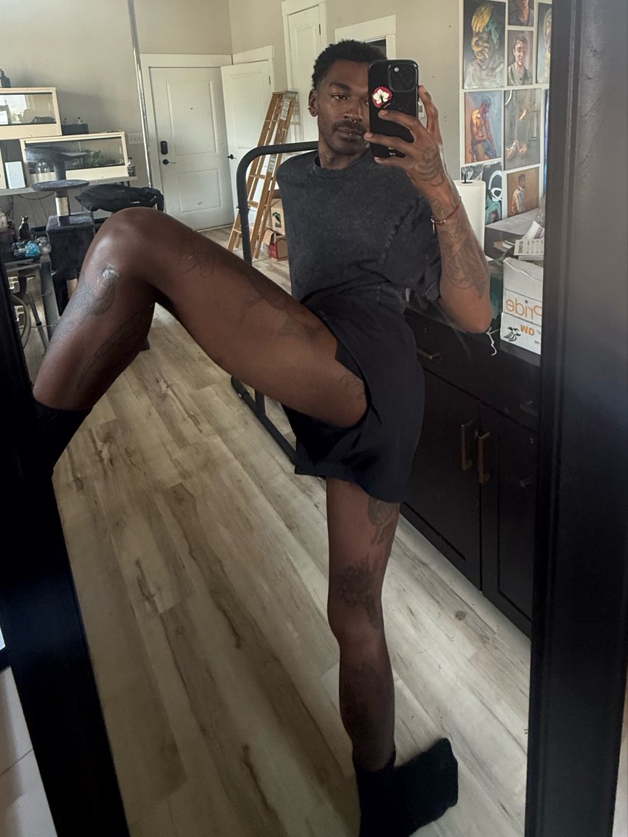 ericrobinsonart's tweet photo. Flexi🤸🏾‍♂️ https://t.co/qTxdCFxHj6