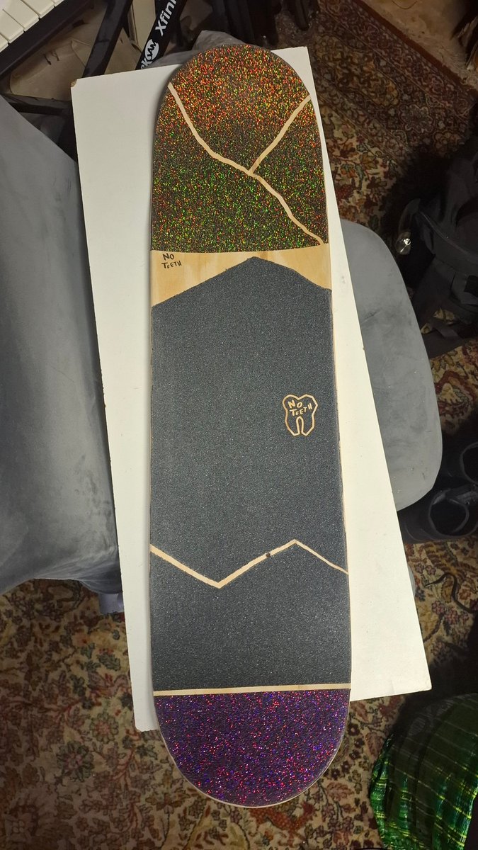 Sky3RN's tweet photo. Un skate à l'effigie de mon troisième album FRNK NSTN ! 

Merci NoTeeth. <3 https://t.co/CGAuexfJ5p