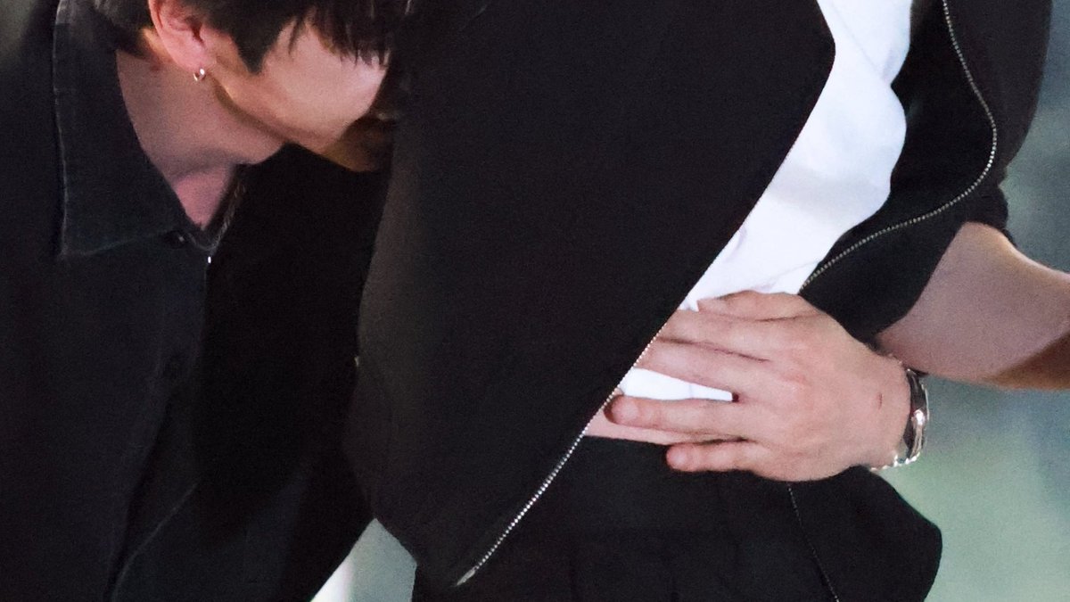 tulipeoniaz's tweet photo. personal waist grabber https://t.co/CHOSmp3mz3