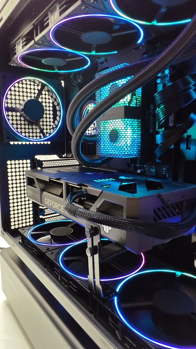 havvks_pc's tweet photo. 🎁Ryzen7 9800X3D搭載 ゲーミングPCプレゼント🎁

Ryzen7 9800X3D 
DDR5 32GB 
SSD 1TB 
RTX 5060Ti 
850W Gold

応募方法
① 
@havvks_pc
 をフォロー
 ② この投稿をリポスト 

※当選者にはDMにてご連絡いたします。

たくさんのご応募お待ちしております！
#ゲーミングPC #プレゼント企画 https://t.co/znc2MwR409