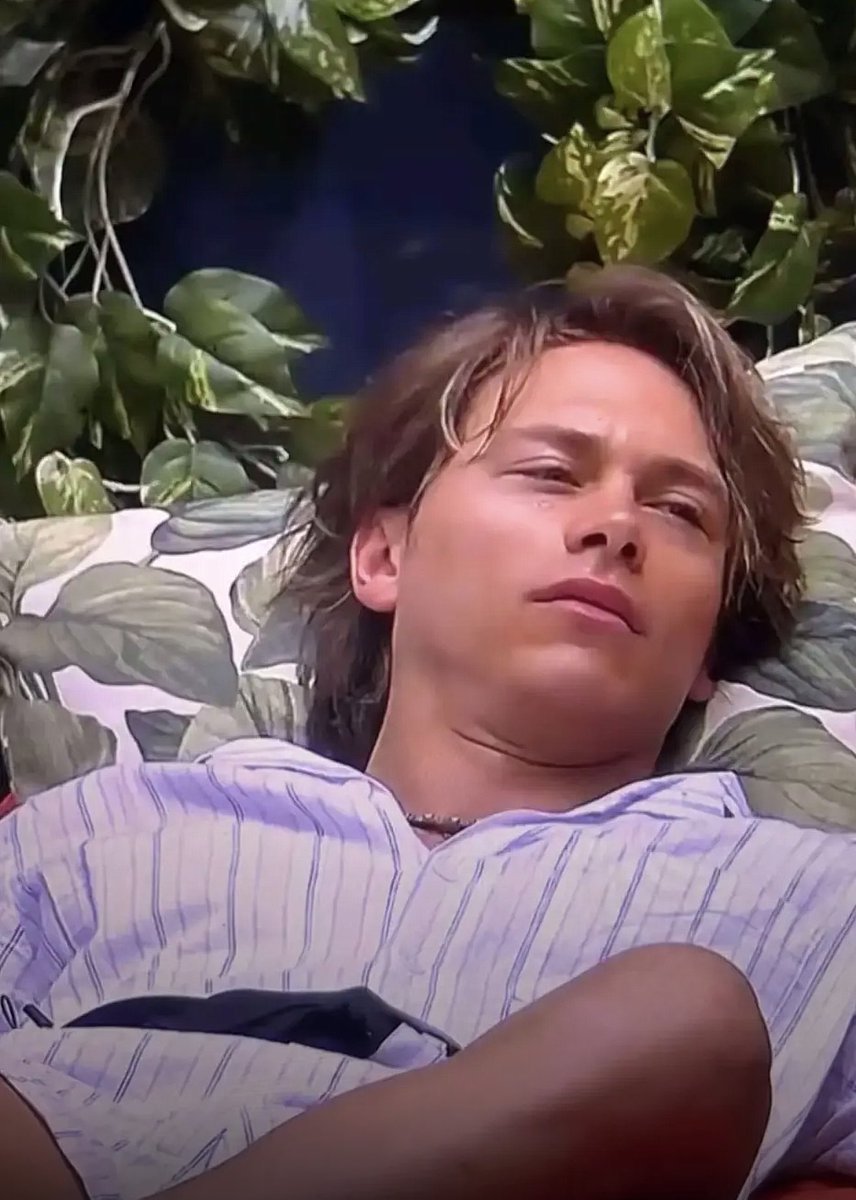 F4Bell's tweet photo. No Alexa y espérate a que Paola se vaya y veamos a Rafael cantando fuentes de Ortiz con los ojos hinchados en el vestidor de los ajolotes 🕊️ 🪦 https://t.co/7ngc5svyA9