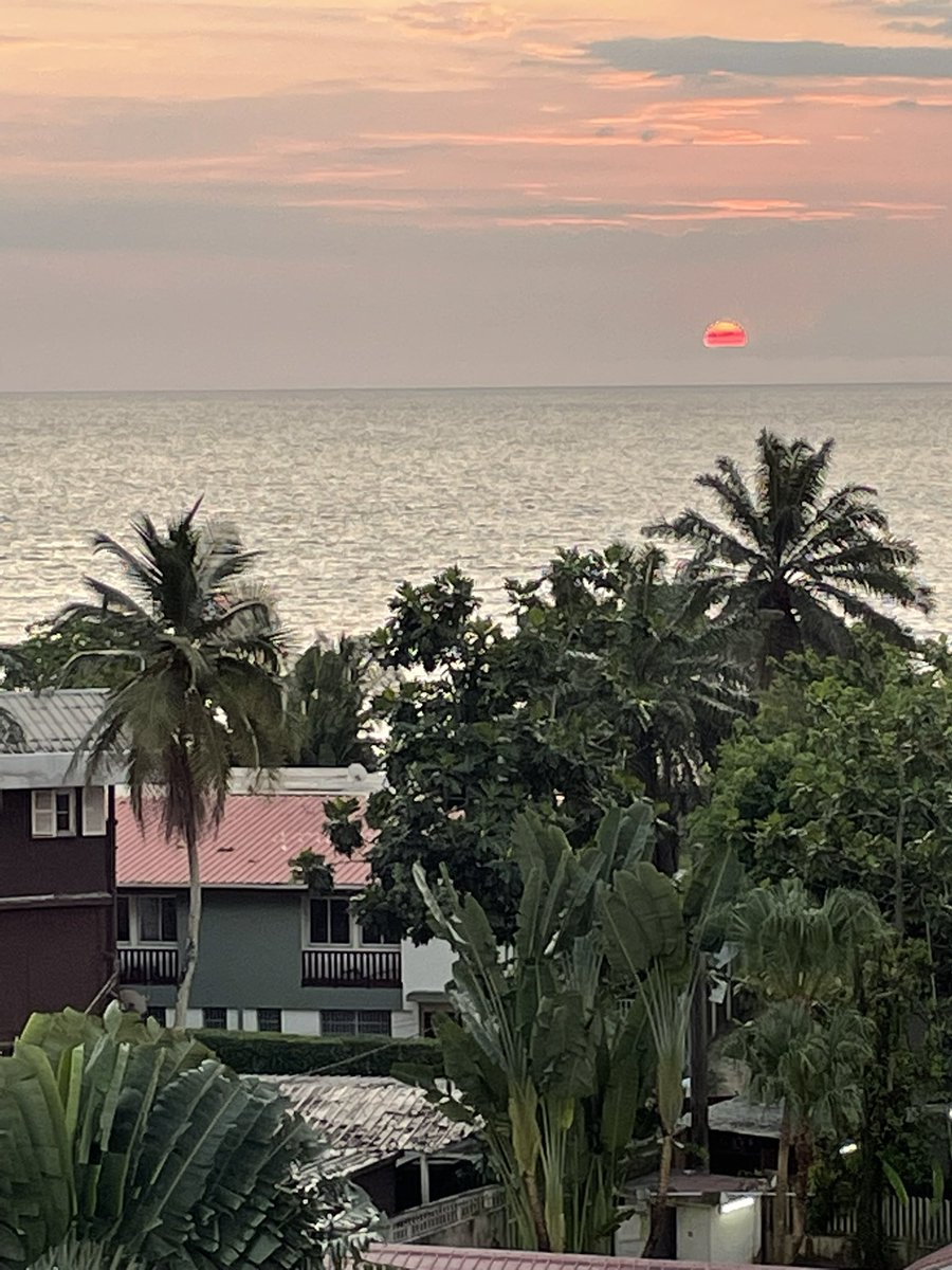 TheMonkMaverick's tweet photo. À la recherche de ta destination, j'ai erré de porte en porte, 

et en cherchant mon chemin, les années ont filé. 

Le voyage solitaire s'étend loin à travers cette vie, 

que de scènes ont défilé sous mon regard.

#Libreville🫶💋 https://t.co/ivs5Cb21th