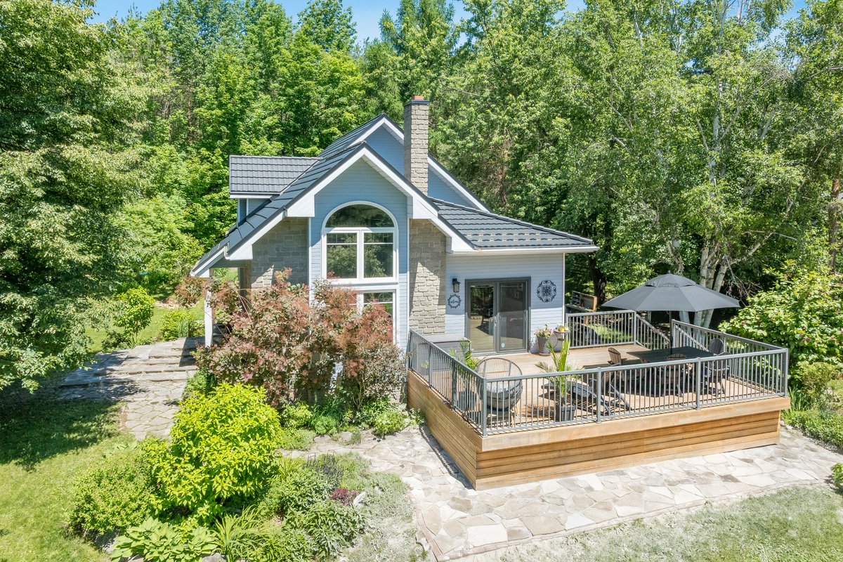 FarisTeam's tweet photo. HOME FOR SALE - Stunning 3/4-Acre Retreat Near Barrie with Extensive Upgrades - 2268 Flos Road 10 East, Springwater #FarisTeam #NewListing #RealEstate #ForSale #HomeForSale #SimcoeCounty #Springwater #Backyard #Family #Rural #Shed #Gazebo #Sauna #OntarioHomes #SimcoeCountyRealEstate 

https://t.co/9Djv6tVNgA