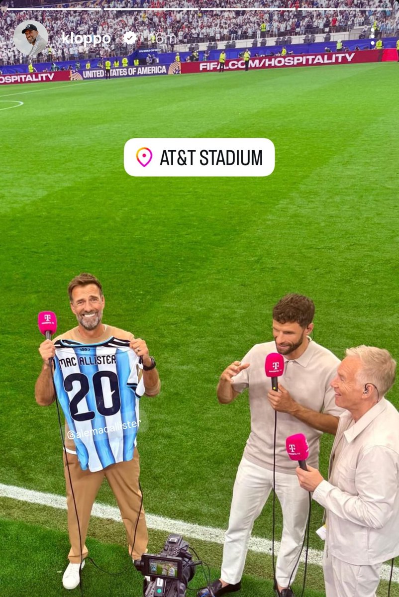 AnythingLFC_'s tweet photo. Klopp buzzing with Mac Allister jersey 😂 https://t.co/NRYbF0QNjF