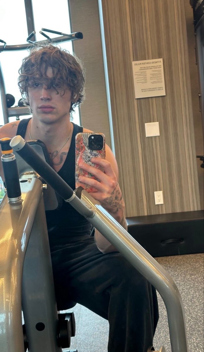 SL8ERB0I's tweet photo. hats are great on you 🗣 just gym things for me https://t.co/YP69ntYtIy