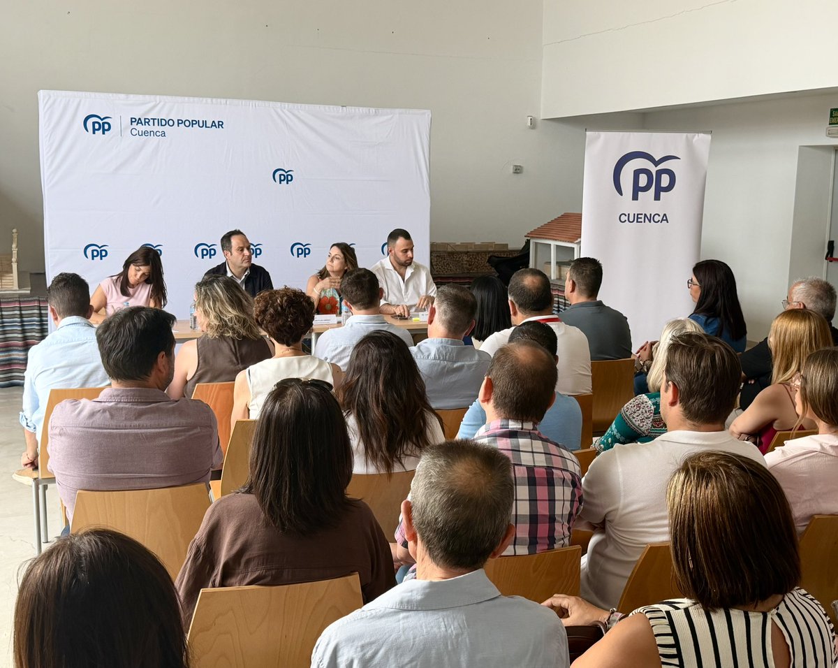 JoseMartinBuroM's tweet photo. ¡Comisión Transitoria en Ledaña! 📍 El @PP_Cuenca escucha a los conquenses frente al abandono del PSOE, cómplice de la corrupción de Sánchez y de la falta de oportunidades en la provincia.

¡Unidad y acción con @NunezFeijoo y @paconunez_ para el cambio! 🔥💪🏼 #PrimeroCuenca https://t.co/Du7LkU9dXy