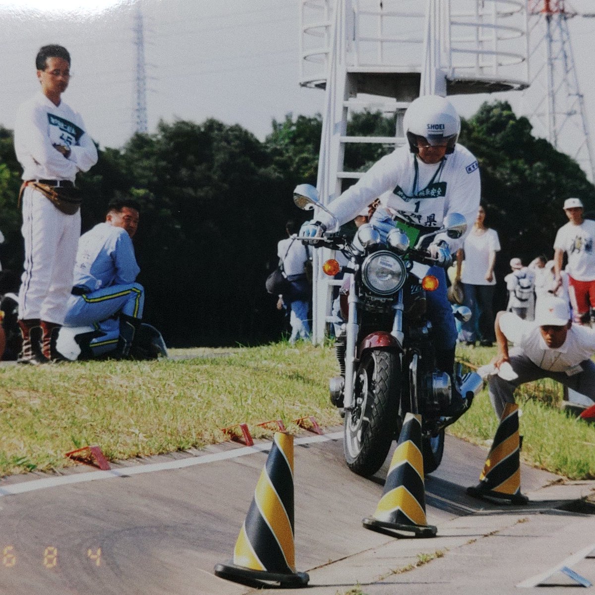 cb750farc04's tweet photo. @kn03 20代の頃、安全運転全国大会に何回か出させて貰った経験を買われて基礎練習会に呼ばれました。
大した成績ではなかったですけど… https://t.co/5TKS5P5sOC