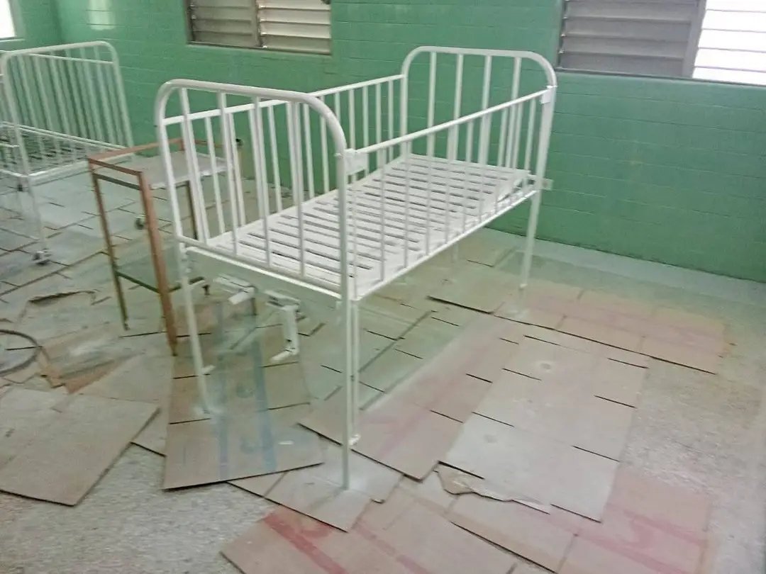 aureliodm20151's tweet photo. Creemos en la magia que nace del corazón y las manos de nuestra gente. Queremos expresar nuestro más sincero agradecimiento al colectivo de la UEB CAPSUR y a la dirección de EPICIEN, porque han convertido nuestro Hospital Pediátrico Paquito González en un verdadero lienzo de amor https://t.co/UkFpTS8M4U