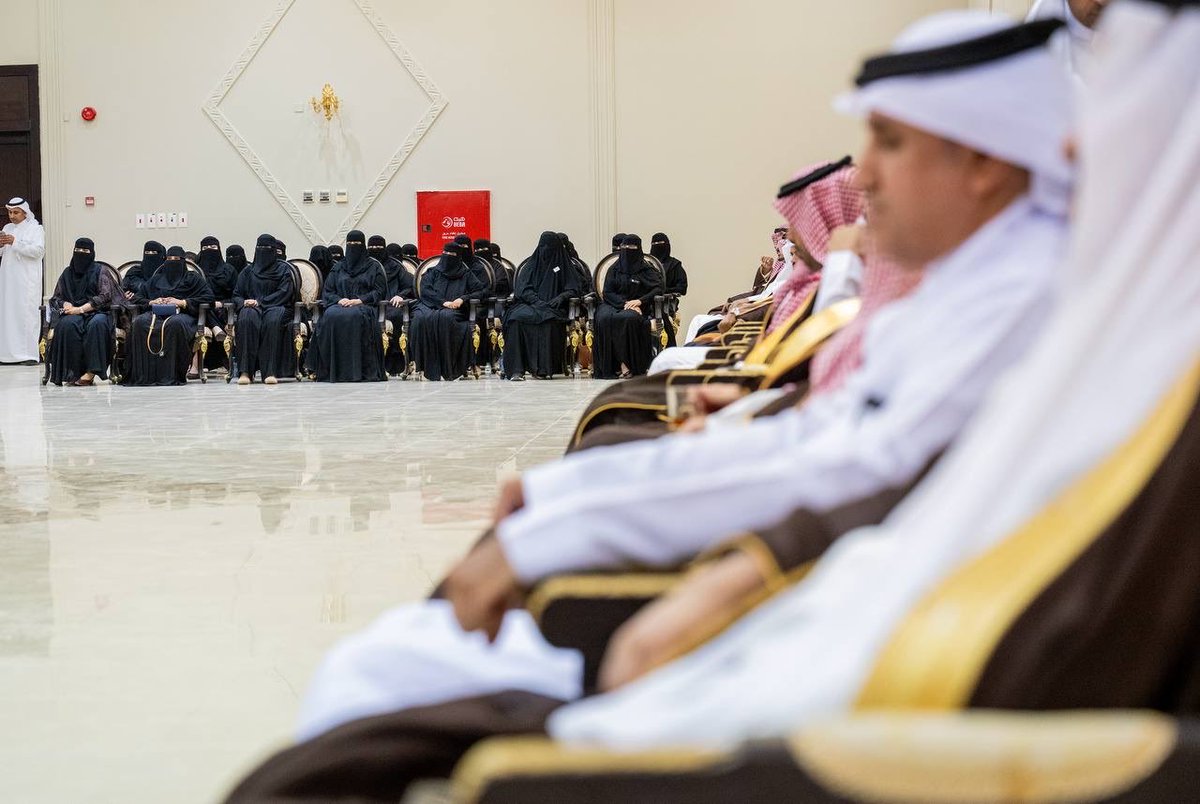 EmarahAlQassim's tweet photo. اطلع سموه على ما تحقق من  مستهدفات التنمية في محافظة ضريّة ، حيث تجاوزت قيمة المشاريع التنموية للتطوير والتحسين (17) مليون ريال، كما تم تأسيس (25) جمعية أهلية منها (3) جمعيات نسائية، وتنفيذ (376) مبادرة تنموية ومجتمعية..
سمو #أمير_منطقة_القصيم : نحمد الله سبحانه وتعالى على ما تنعم به بلادنا من أمن وأمان ورخاء واستقرار، في ظل قيادة رشيدة جعلت المواطن والتنمية في مقدمة أولوياتها، وما نراه اليوم في محافظة ضرية من مشاريع صحية وتعليمية وتنموية هو ثمرة لهذا الدعم الكريم والعناية المستمرة من قيادتنا الرشيدة – أيدها الله –”.