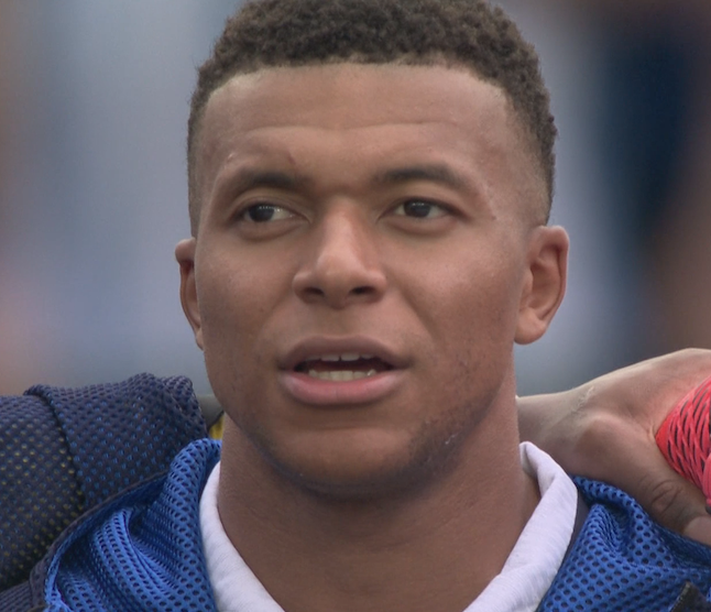 7imelineKMbappe's tweet photo. ❗

Kylian Mbappe during the national anthem. 🇫🇷

https://t.co/nyudTkdXI6