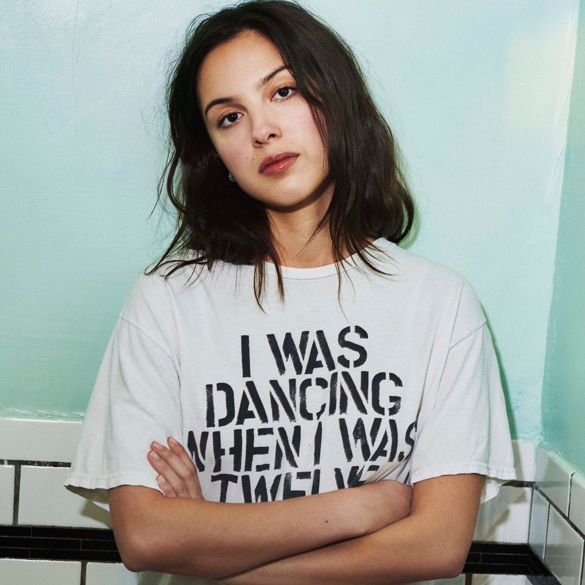 updatecultura's tweet photo. Olivia Rodrigo é a PRIMEIRA artista da HISTÓRIA a ter TODAS as músicas de seus três primeiros álbuns no Top 40 da Billboard Hot 100. https://t.co/qiVrFbnRm9