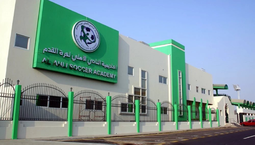 mohmad_alshieky's tweet photo. من أسباب تطور اليابان كروياً الاهتمام بالأكاديميات ومناهج التدريب واكتشاف المواهب مبكراً ..
الأكاديمية الوحيدة والأولى في المملكة التي كانت تطبق المنهج الأوروبي في الأكاديميات - منهج أكاديمية أجاكس ومنهج أكاديمية سبورتنج لشبونه - هي أكاديمية #الأهلي ثم أغلقت ٢٠١٨ وعادت الآن ولكن ليس بنفس المستوى من الاهتمام عندما كانت تحت مظلة دعم الأمير خالد بن عبدالله..
بعض اللاعبين أمثال محمد وصالح أبو الشامات ومحمد بكر وخالد عبدالجواد هداف دوري جوي ينتمون لها ولو استمرّت في دورها لأخرجت لناً جيلاً يملك المهارة والتأسيس الكروي أفضل من بعض عناصر الجيل الحالي الذي يمثل #الأخضر ..
نحتاج أكاديميات على أعلى مستوى بالذات في المناطق التي تتميز بالمواهب مثل الأحساء والمنطقة الجنوبية ..