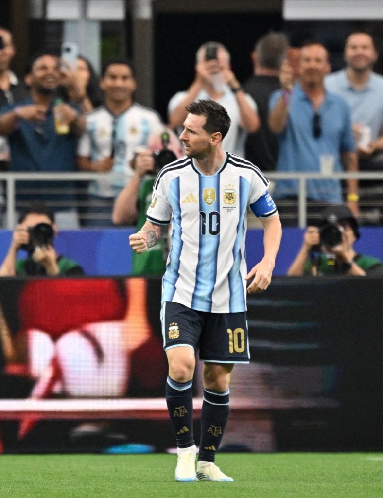 TheAssist_Pod's tweet photo. 📜🇦🇷 ¡Historia del fútbol! @leomessi convierte doblete ante Austria 🇦🇹 y se posiciona como el goleador histórico de los Mundiales. 

✍️: @jorgeazuajeee / #TheAssistMedia

#LionelMessi #GreivisVasquez #RecordHistorico https://t.co/v5Wg2mjFwg