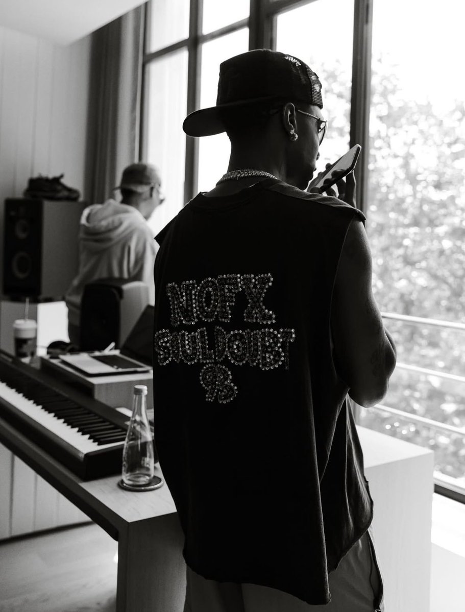 GeeMighty20's tweet photo. MY KING 🤴 LUV ❤️ @wizkidayo SO MUCH https://t.co/uBsZsgcJbx
